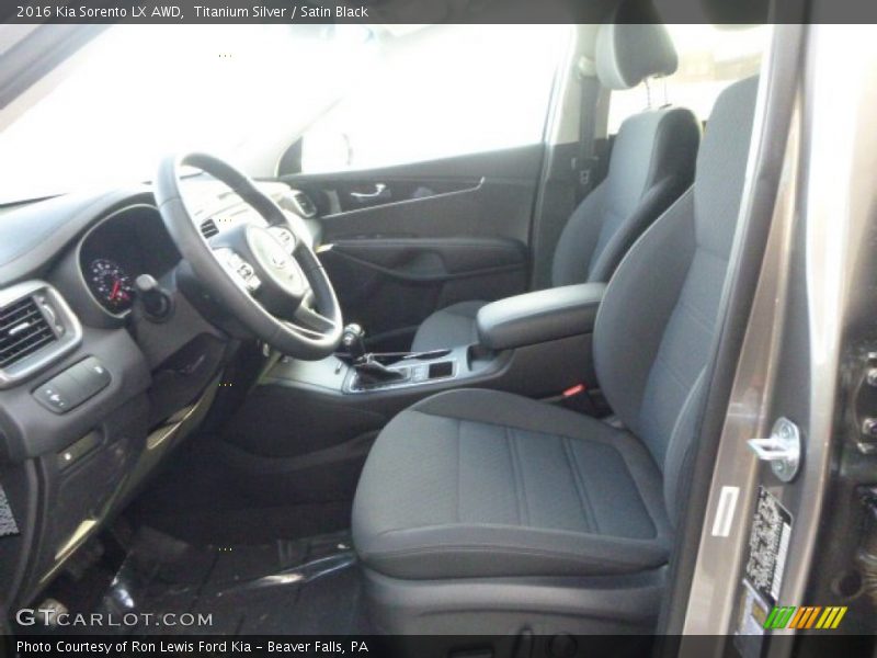 Titanium Silver / Satin Black 2016 Kia Sorento LX AWD