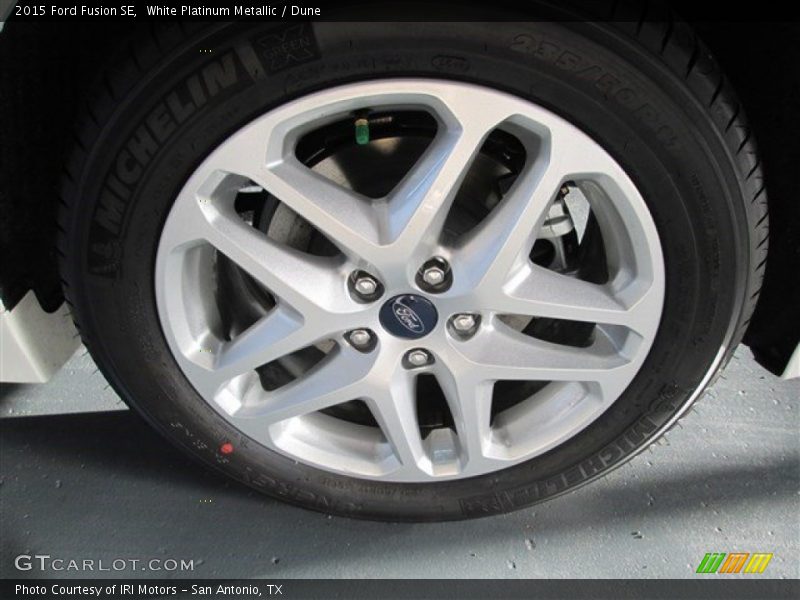 White Platinum Metallic / Dune 2015 Ford Fusion SE