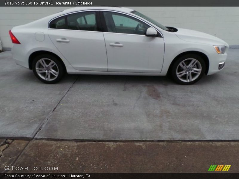 Ice White / Soft Beige 2015 Volvo S60 T5 Drive-E