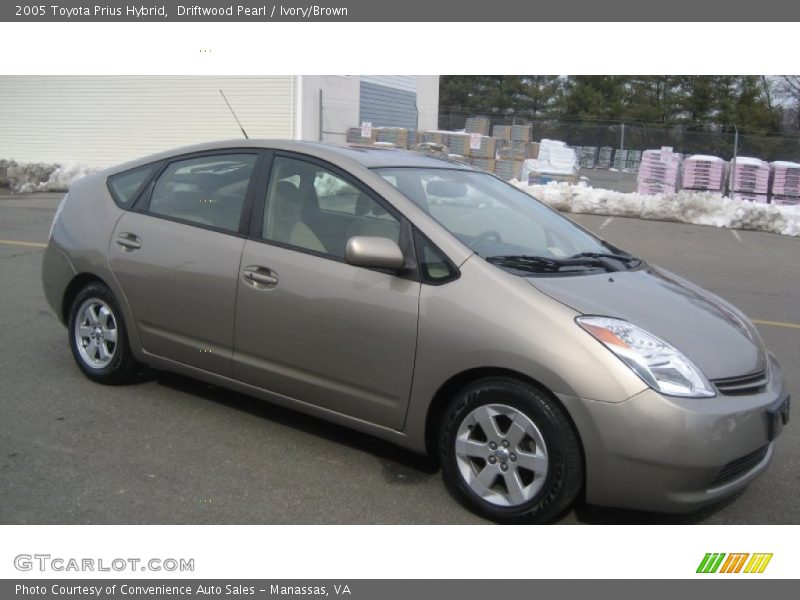 Front 3/4 View of 2005 Prius Hybrid