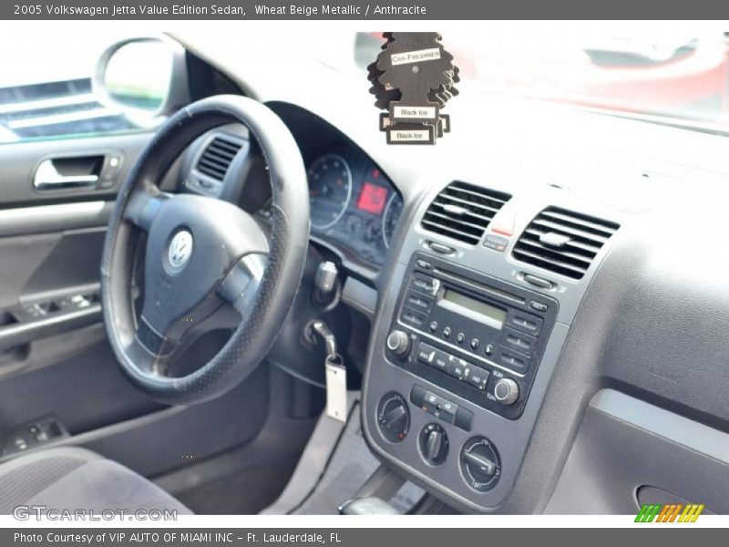 Wheat Beige Metallic / Anthracite 2005 Volkswagen Jetta Value Edition Sedan