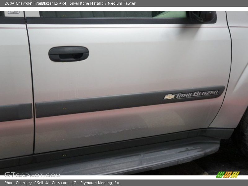 Silverstone Metallic / Medium Pewter 2004 Chevrolet TrailBlazer LS 4x4