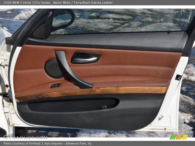 Door Panel of 2006 3 Series 325xi Sedan