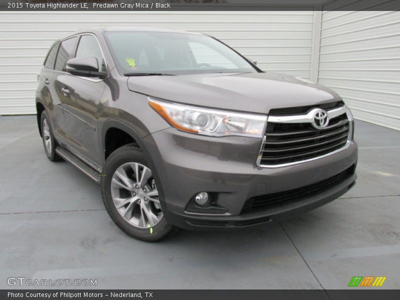 Front 3/4 View of 2015 Highlander LE