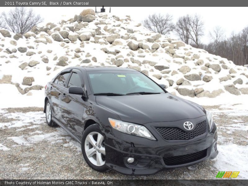 Front 3/4 View of 2011 Camry SE
