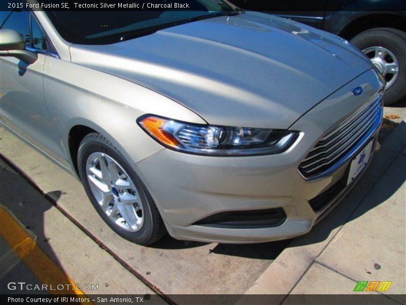 Tectonic Silver Metallic / Charcoal Black 2015 Ford Fusion SE