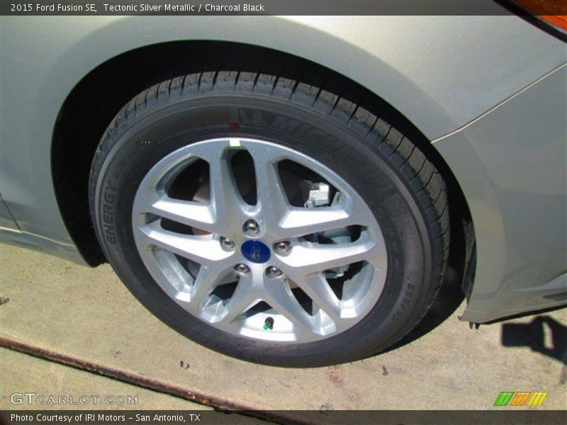 Tectonic Silver Metallic / Charcoal Black 2015 Ford Fusion SE
