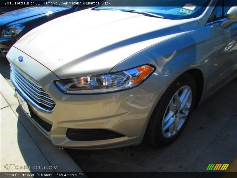 Tectonic Silver Metallic / Charcoal Black 2015 Ford Fusion SE