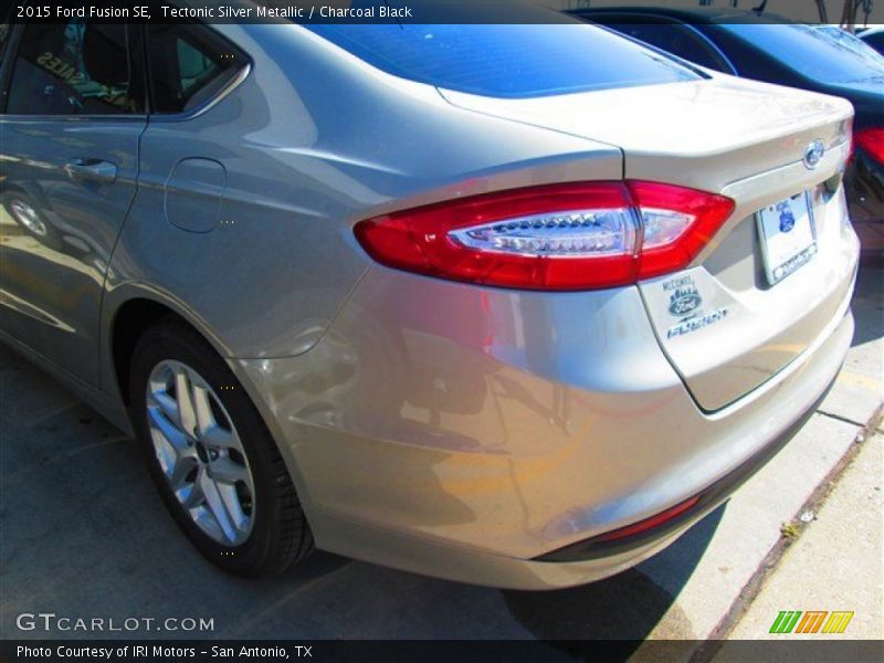 Tectonic Silver Metallic / Charcoal Black 2015 Ford Fusion SE