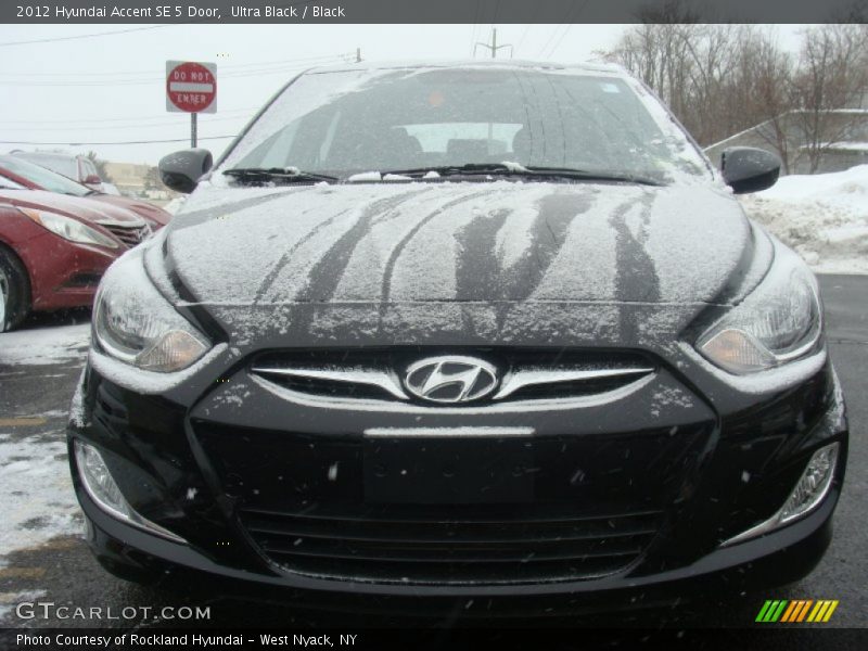 Ultra Black / Black 2012 Hyundai Accent SE 5 Door