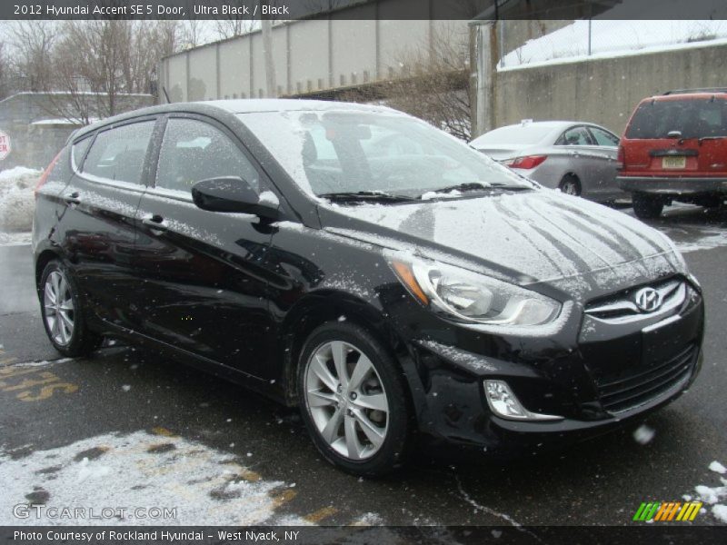 Ultra Black / Black 2012 Hyundai Accent SE 5 Door