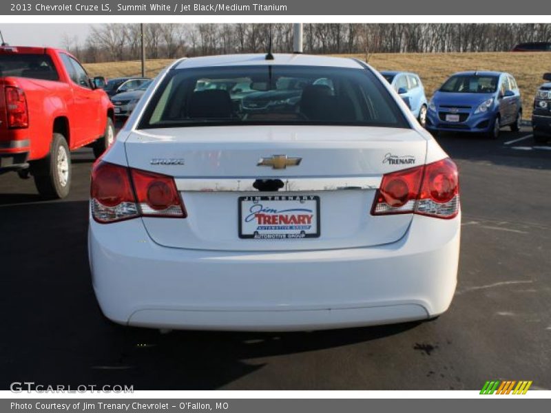 Summit White / Jet Black/Medium Titanium 2013 Chevrolet Cruze LS