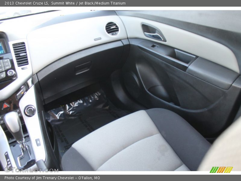 Summit White / Jet Black/Medium Titanium 2013 Chevrolet Cruze LS
