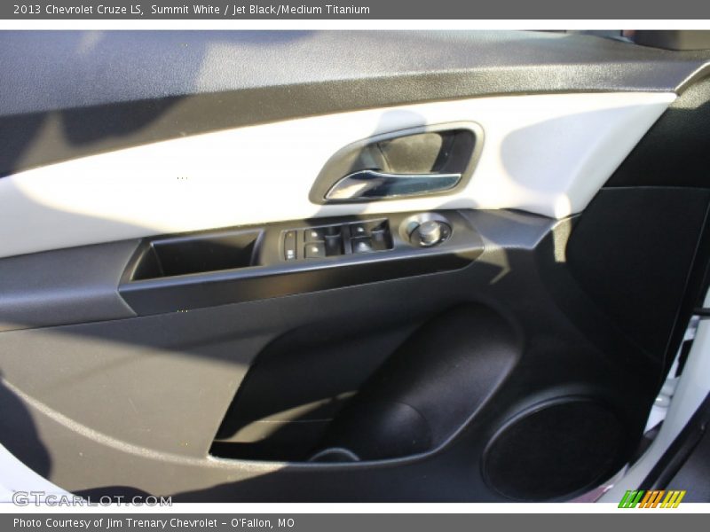 Summit White / Jet Black/Medium Titanium 2013 Chevrolet Cruze LS