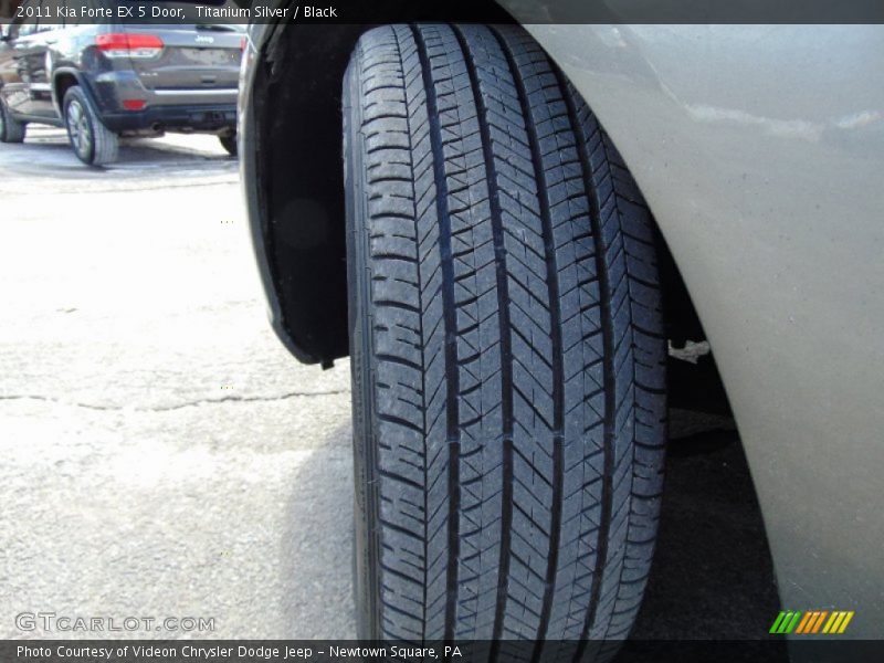 Titanium Silver / Black 2011 Kia Forte EX 5 Door