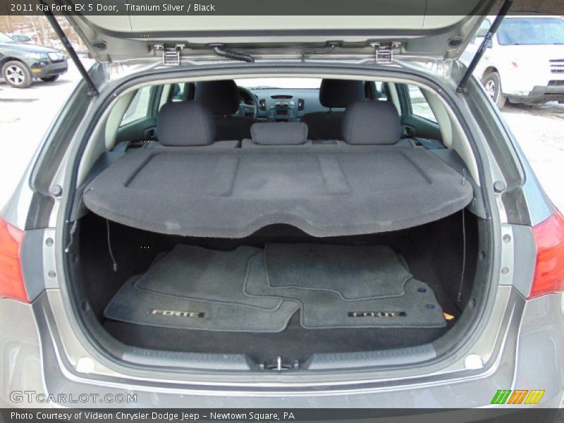  2011 Forte EX 5 Door Trunk