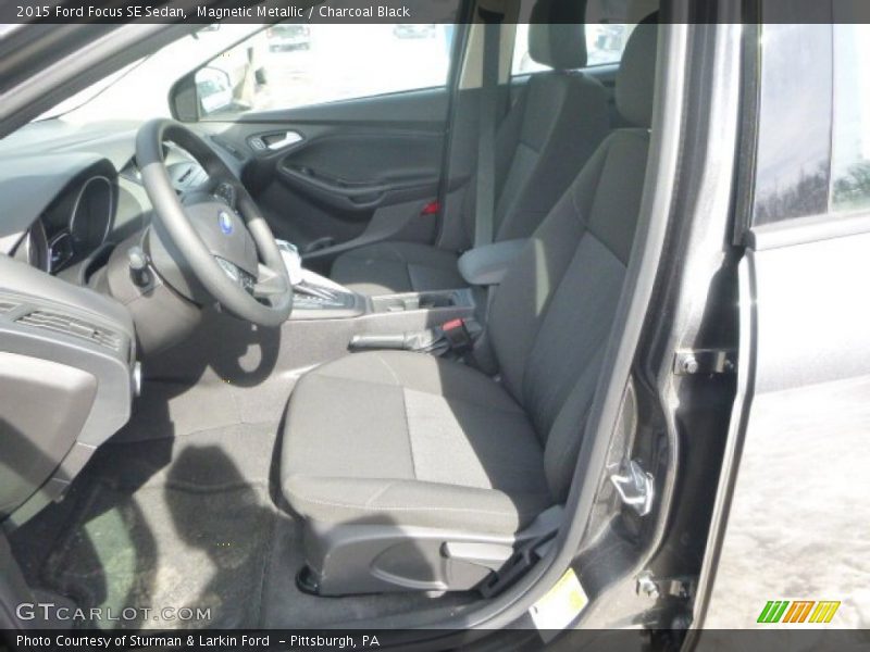 Magnetic Metallic / Charcoal Black 2015 Ford Focus SE Sedan
