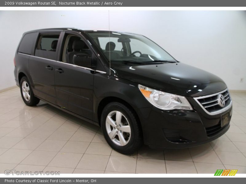 Front 3/4 View of 2009 Routan SE