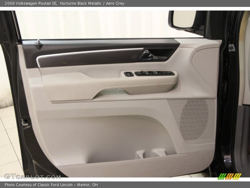 Nocturne Black Metallic / Aero Grey 2009 Volkswagen Routan SE