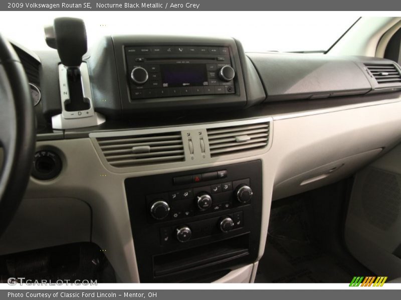 Nocturne Black Metallic / Aero Grey 2009 Volkswagen Routan SE