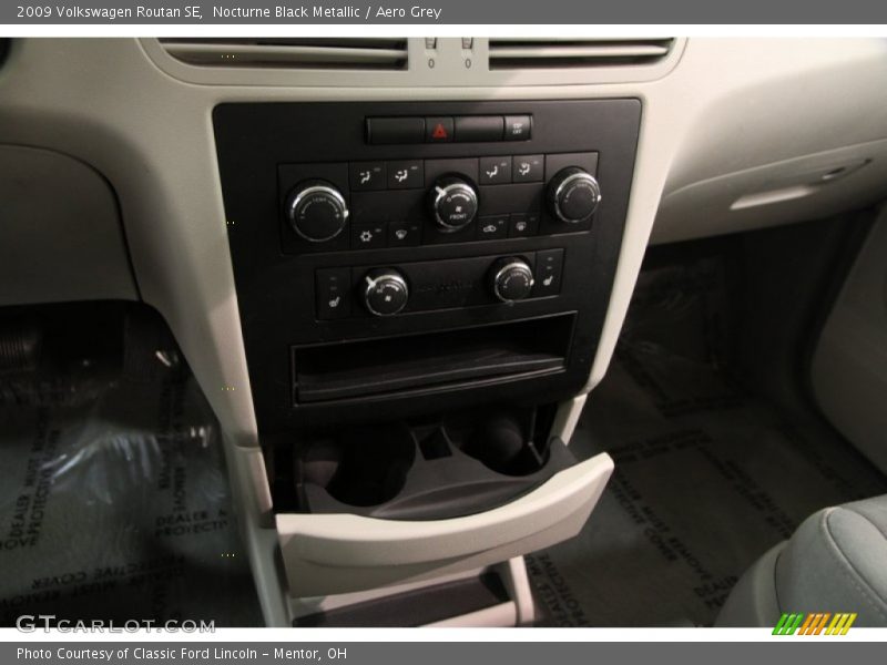 Nocturne Black Metallic / Aero Grey 2009 Volkswagen Routan SE