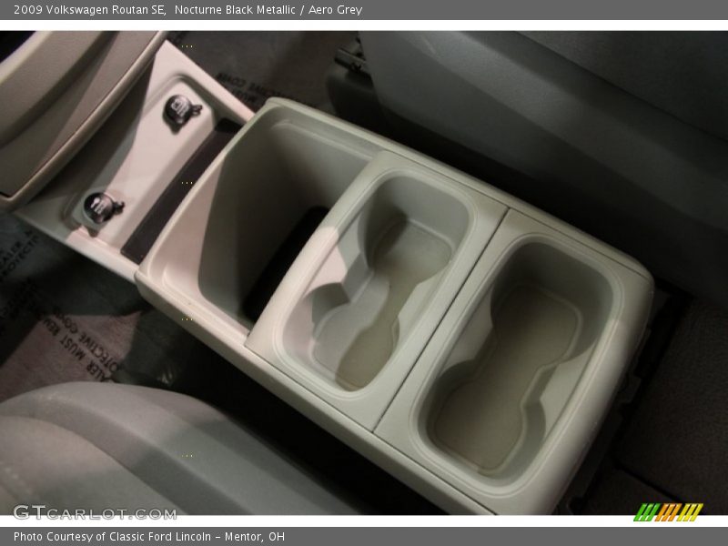 Nocturne Black Metallic / Aero Grey 2009 Volkswagen Routan SE