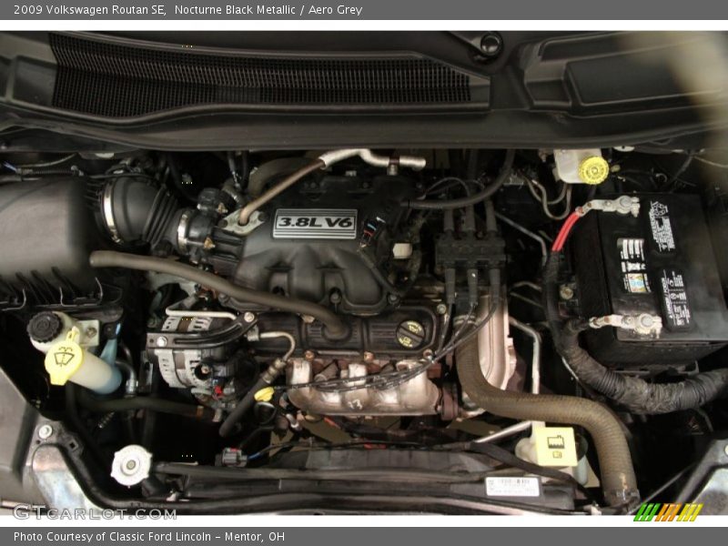 Nocturne Black Metallic / Aero Grey 2009 Volkswagen Routan SE