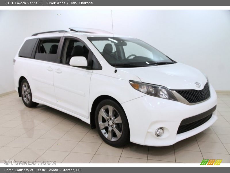 Super White / Dark Charcoal 2011 Toyota Sienna SE