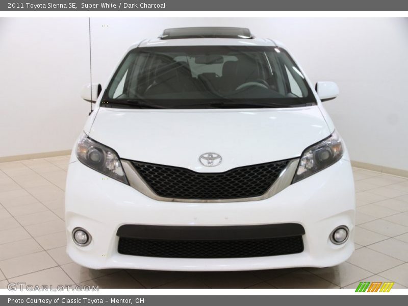 Super White / Dark Charcoal 2011 Toyota Sienna SE