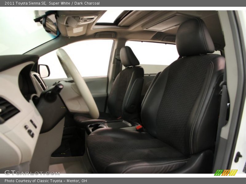 Super White / Dark Charcoal 2011 Toyota Sienna SE