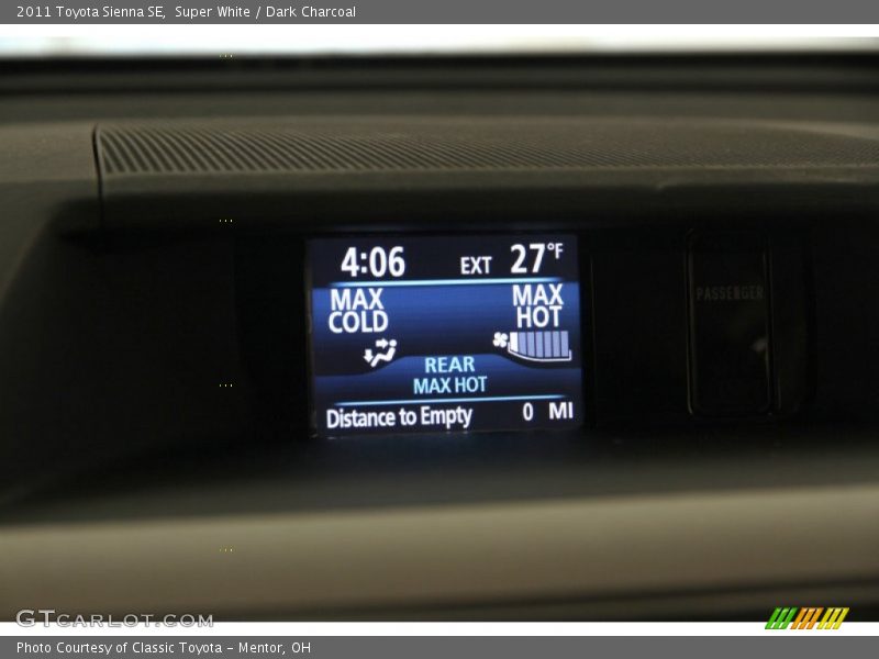 Super White / Dark Charcoal 2011 Toyota Sienna SE