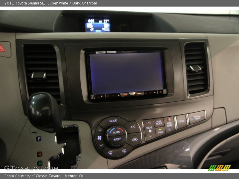 Super White / Dark Charcoal 2011 Toyota Sienna SE