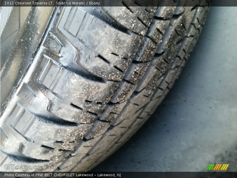 Silver Ice Metallic / Ebony 2012 Chevrolet Traverse LT