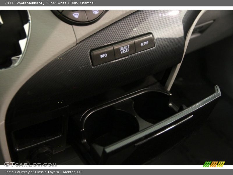 Super White / Dark Charcoal 2011 Toyota Sienna SE