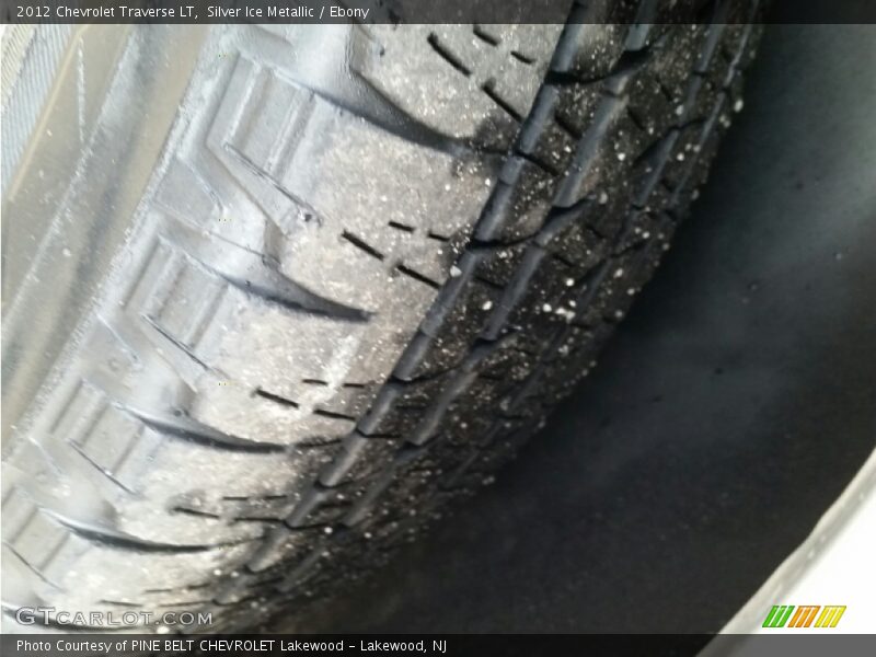 Silver Ice Metallic / Ebony 2012 Chevrolet Traverse LT