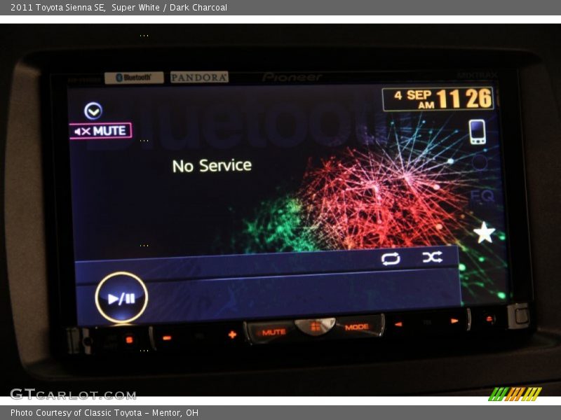 Super White / Dark Charcoal 2011 Toyota Sienna SE