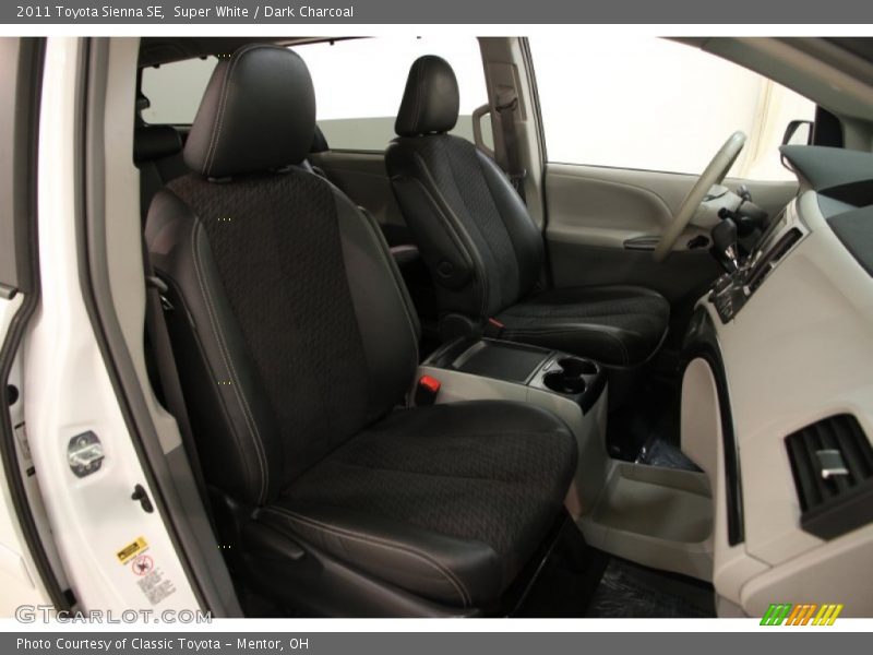 Super White / Dark Charcoal 2011 Toyota Sienna SE