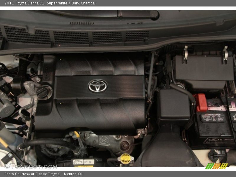 Super White / Dark Charcoal 2011 Toyota Sienna SE