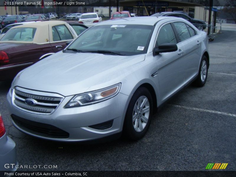 Ingot Silver / Light Stone 2011 Ford Taurus SE