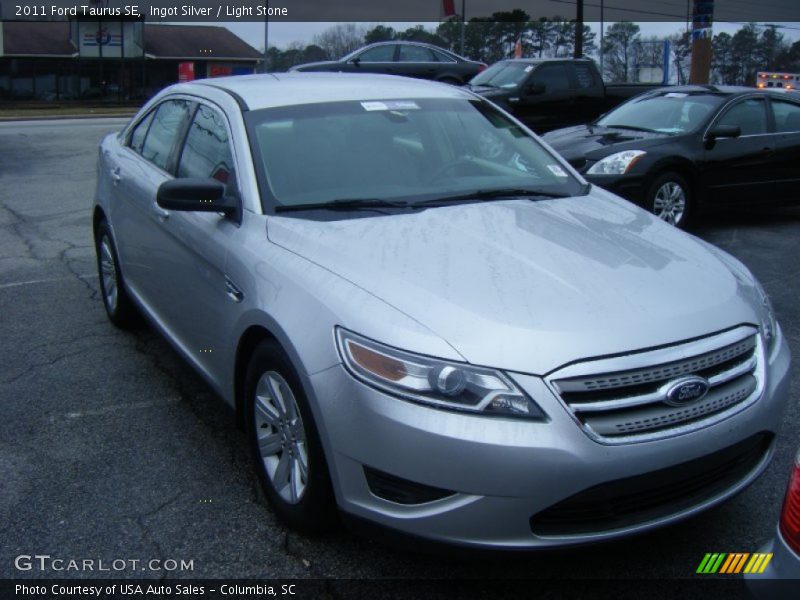 Ingot Silver / Light Stone 2011 Ford Taurus SE