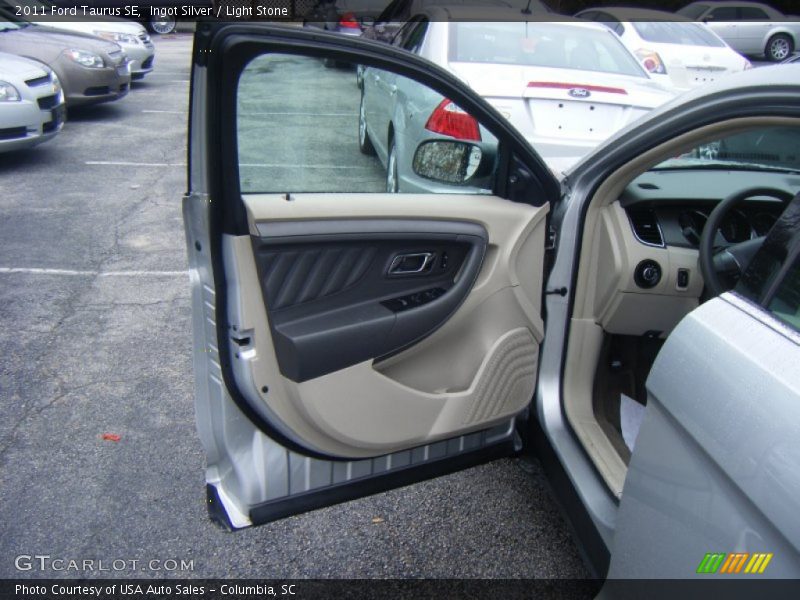Ingot Silver / Light Stone 2011 Ford Taurus SE