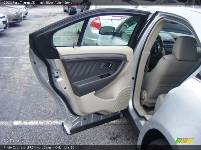 Ingot Silver / Light Stone 2011 Ford Taurus SE