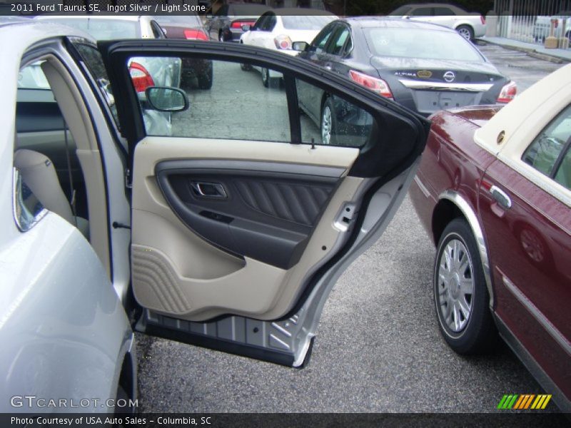 Ingot Silver / Light Stone 2011 Ford Taurus SE