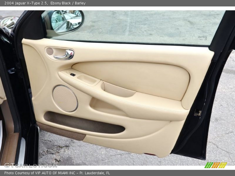 Ebony Black / Barley 2004 Jaguar X-Type 2.5