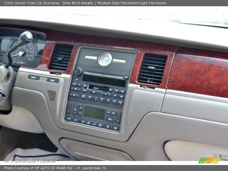 Controls of 2003 Town Car Executive