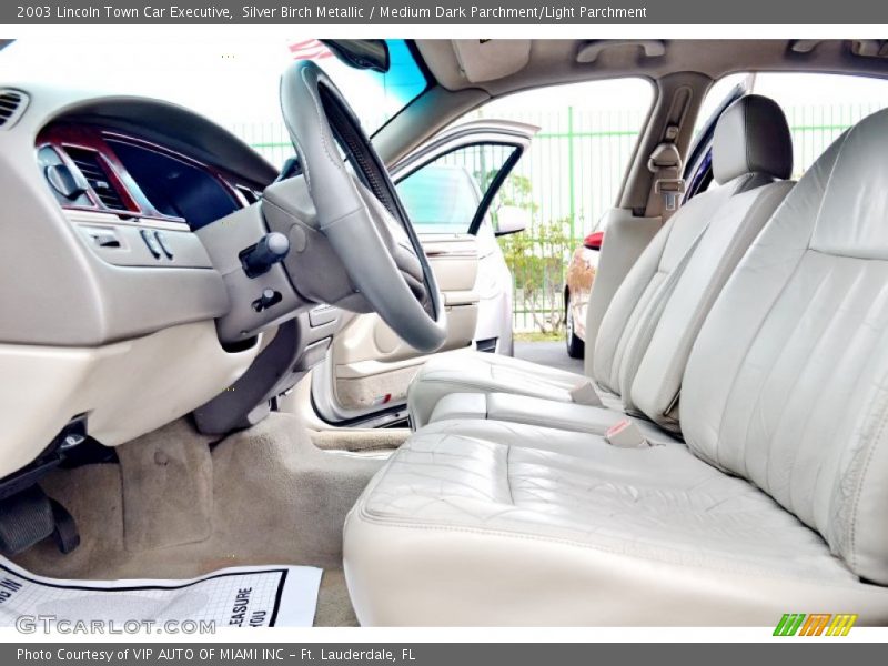 Silver Birch Metallic / Medium Dark Parchment/Light Parchment 2003 Lincoln Town Car Executive