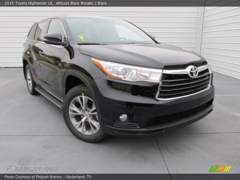 Front 3/4 View of 2015 Highlander LE