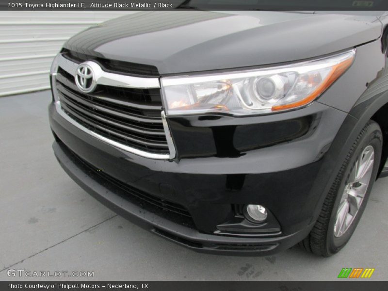 Attitude Black Metallic / Black 2015 Toyota Highlander LE