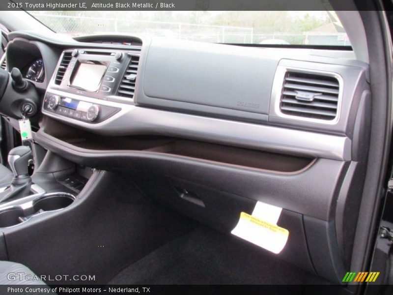 Attitude Black Metallic / Black 2015 Toyota Highlander LE