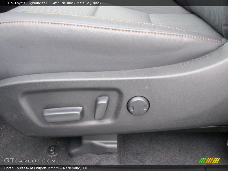 Attitude Black Metallic / Black 2015 Toyota Highlander LE